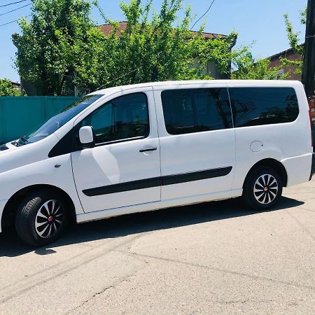Chika Apartment Kutaisi Bagian luar foto