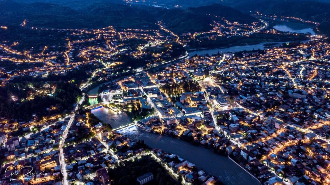 Chika Apartment Kutaisi Bagian luar foto