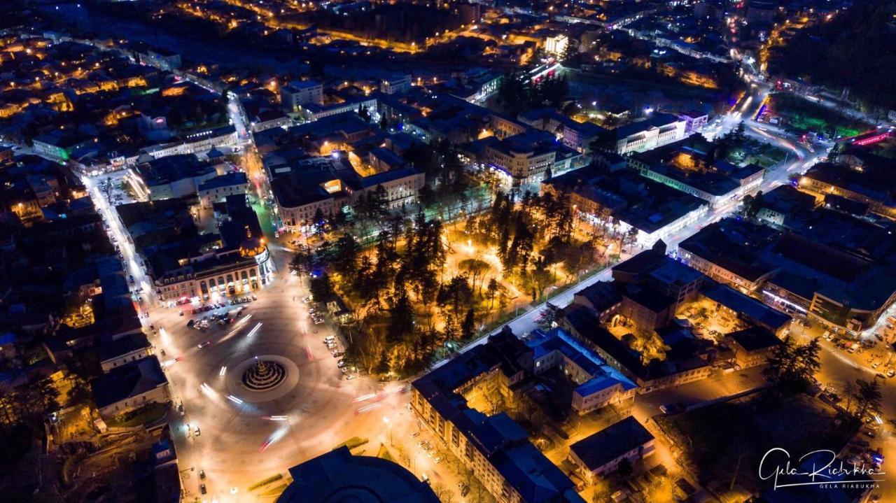 Chika Apartment Kutaisi Bagian luar foto