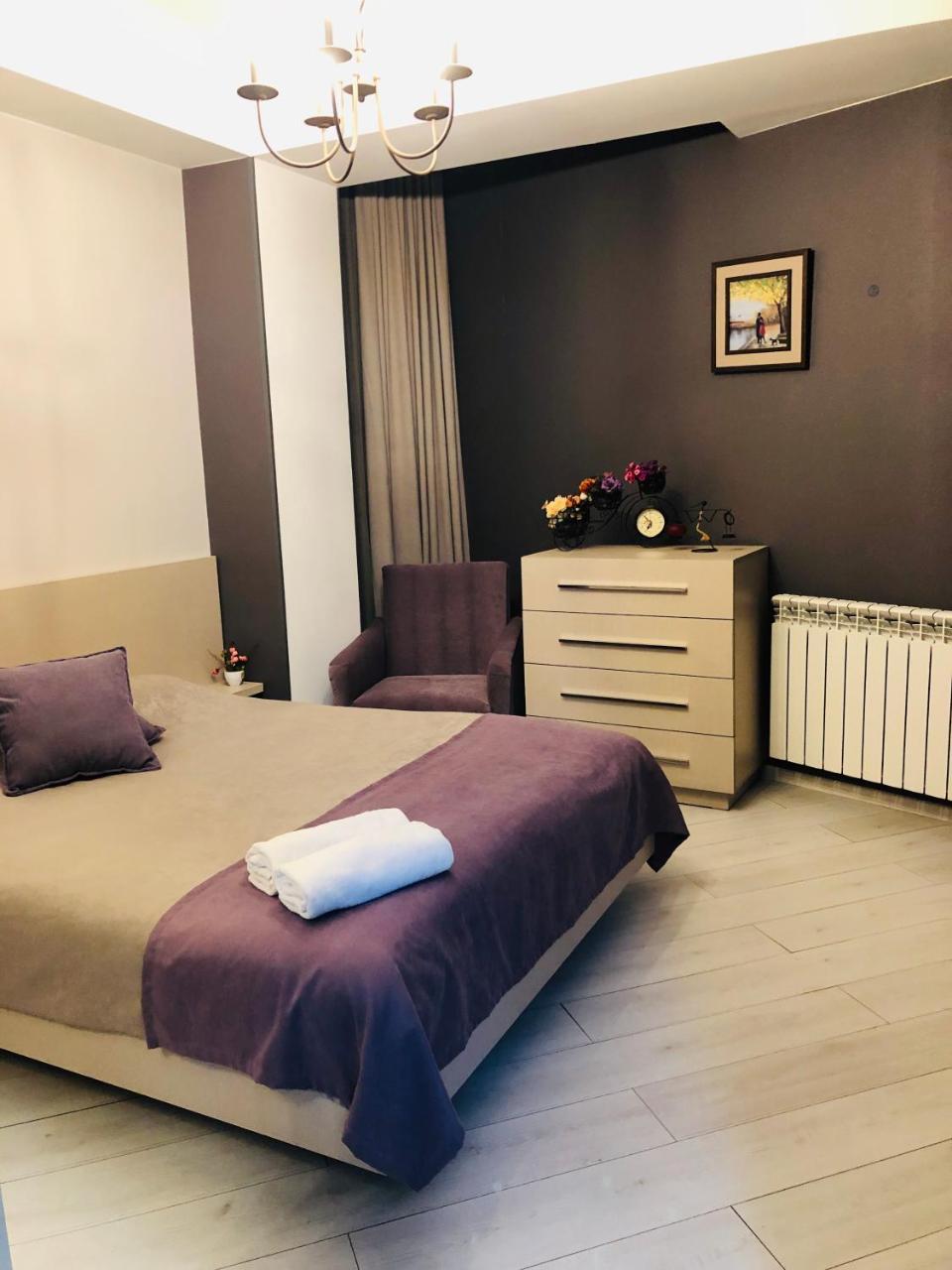 Chika Apartment Kutaisi Bagian luar foto