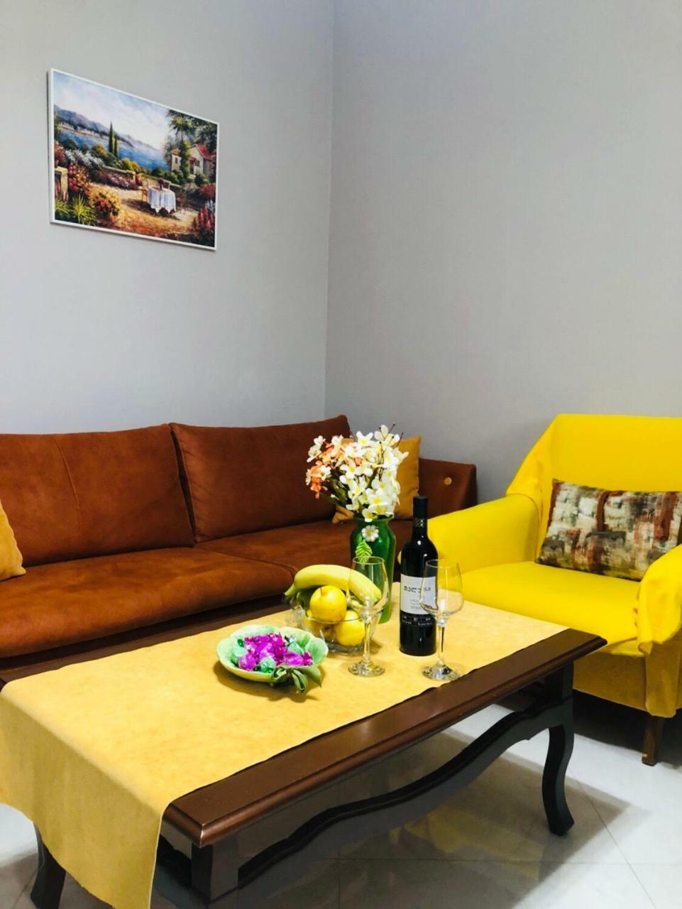 Chika Apartment Kutaisi Bagian luar foto